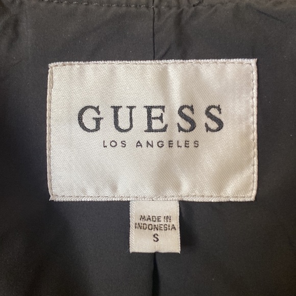 Guess light weight bomber jacket with banded elastic accents. Front zip. L/S. - Picture 5 of 5